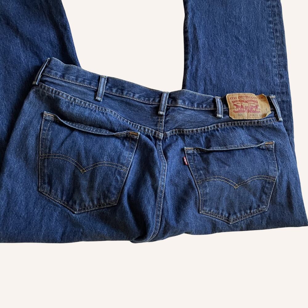LEVI STRAUSS men's 501 jeans 42x32, classic darkish wash, excellent condition